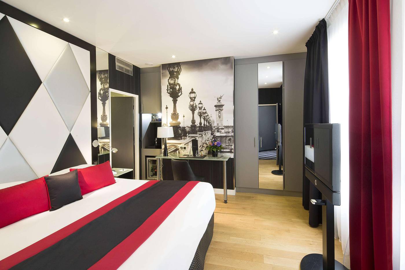L-Empire-Paris-Room-18
