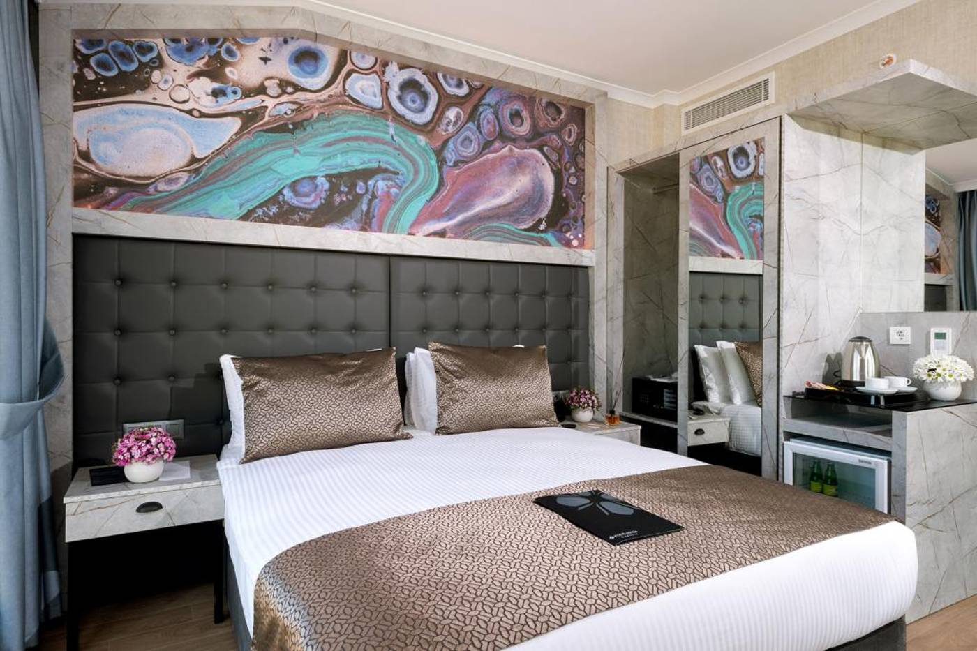 Four-Sides-Sisli-Room-3