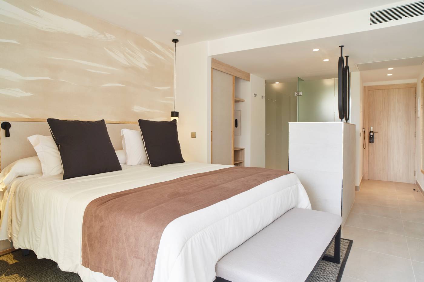 Invisa-Figueral-Resort---Cala-Blanca-Room-33