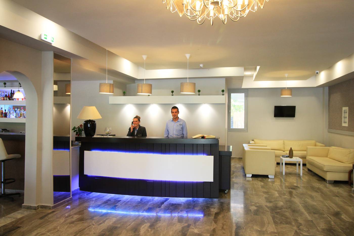 Silver-Bay-Hotel-Lobby-40