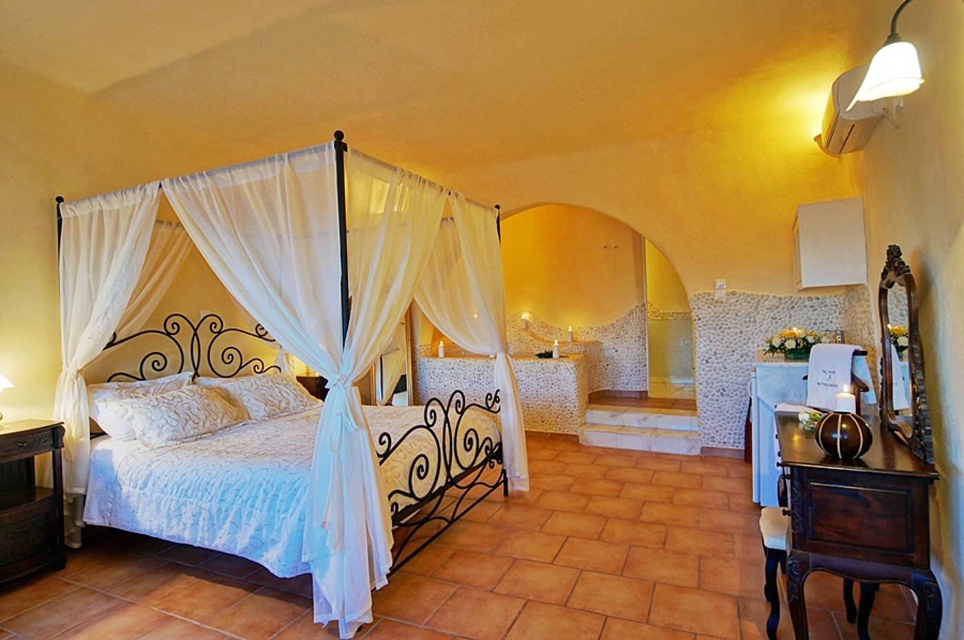 Suites-of-the-Gods-Cave-Spa-Room-28