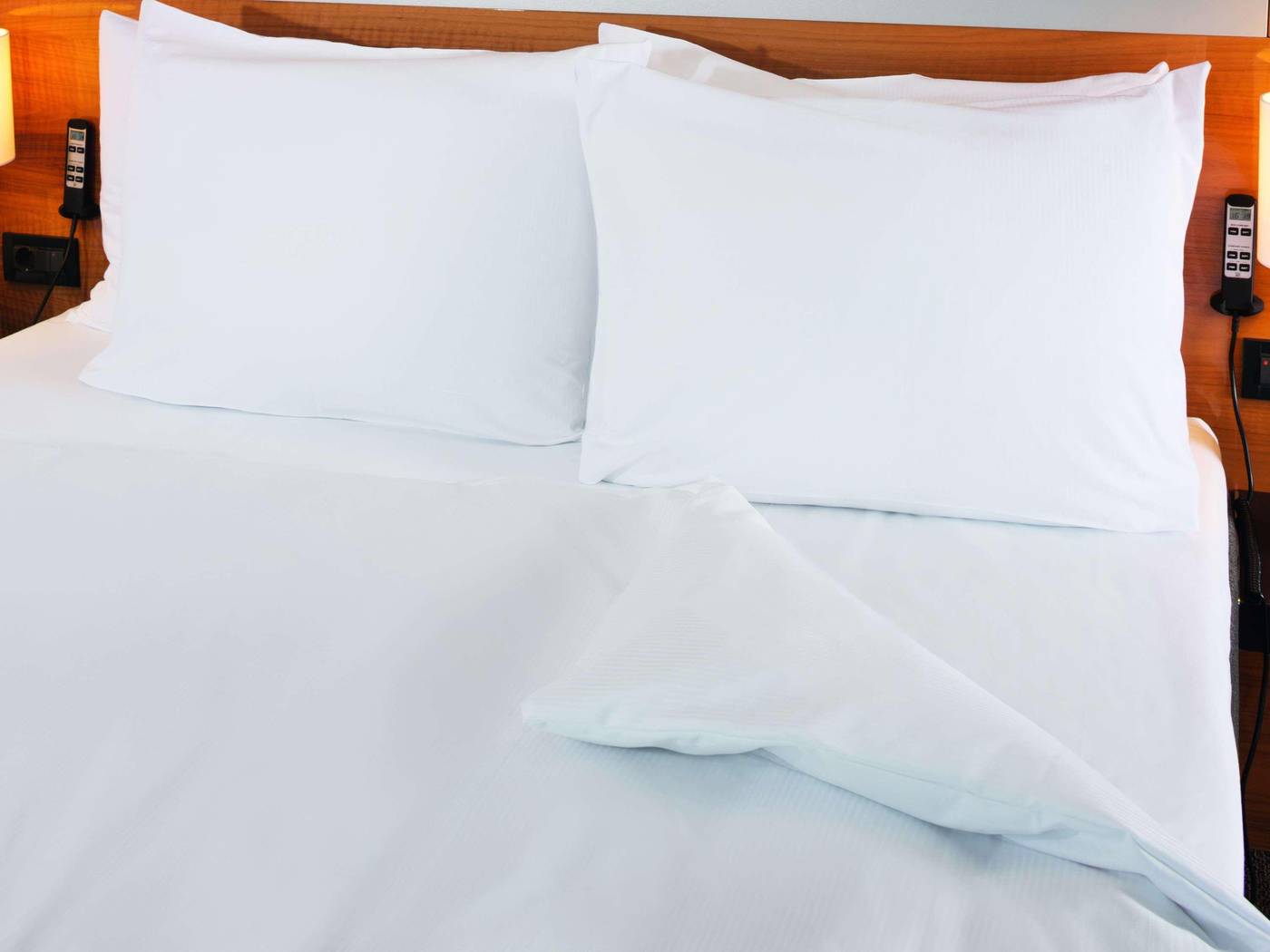 Movenpick-Hotel-And-Casino-Geneva-Room-26