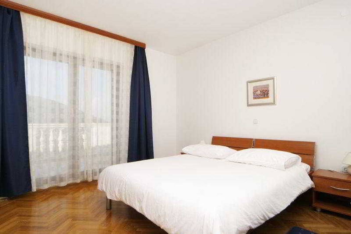 Villa-Pucisca-Room-12