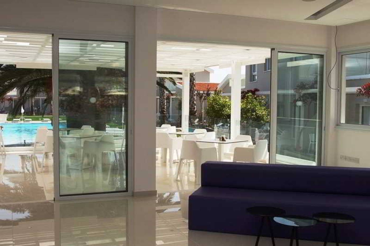 Mon-Repos-Hotel-Lobby-26