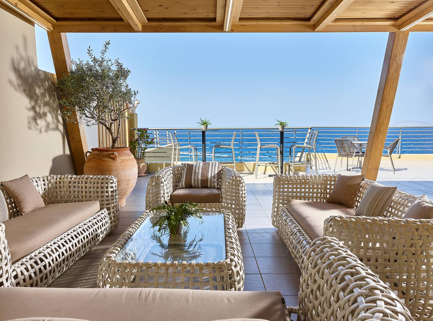 Blue-Marine-Resort---Spa-Bar-76