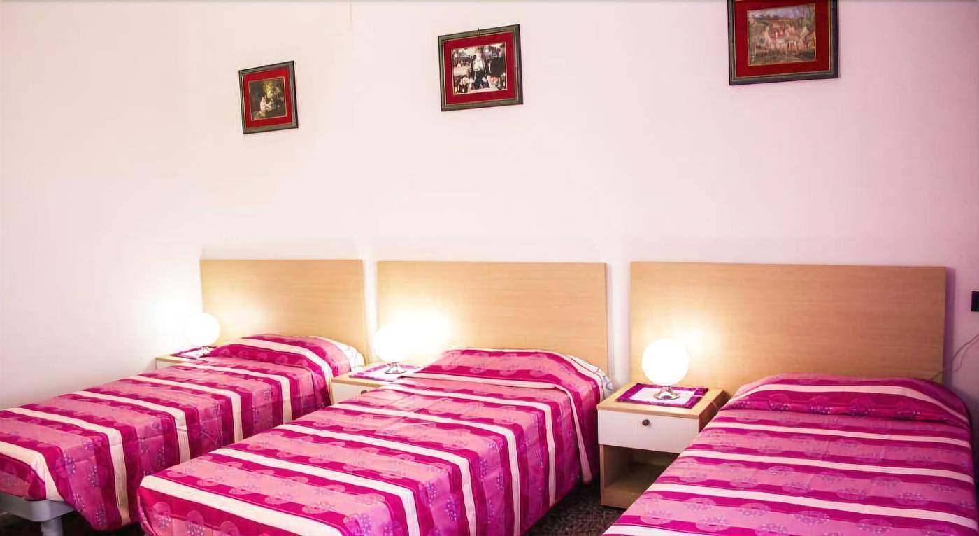 Christian-Bed-Breakfast-Room-10