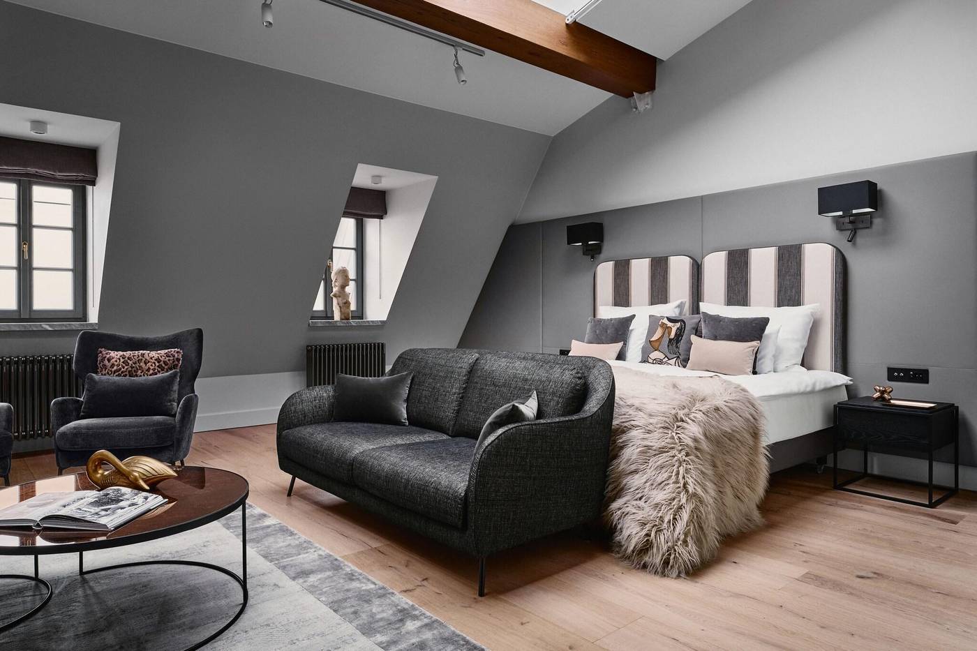 H15-Luxury-Palace-Room-19