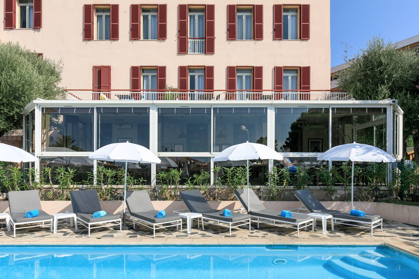 Hotel-Des-Orangers-Pool-3