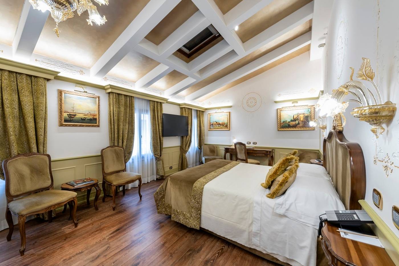 Monaco-and-Grand-Canal-Room-18