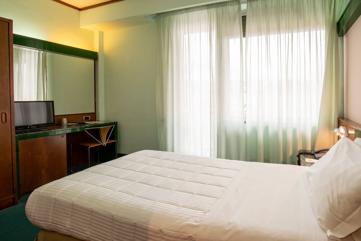 Royal-Palace-Room-16