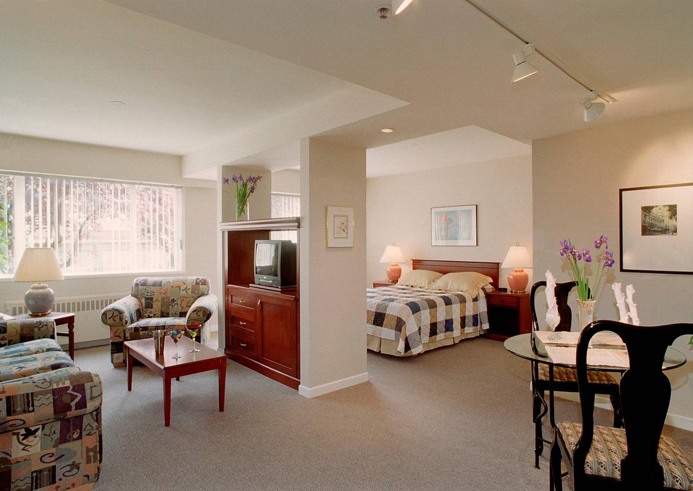 The-Rosellen-Suites-At-Stanley-Park-General-view-9