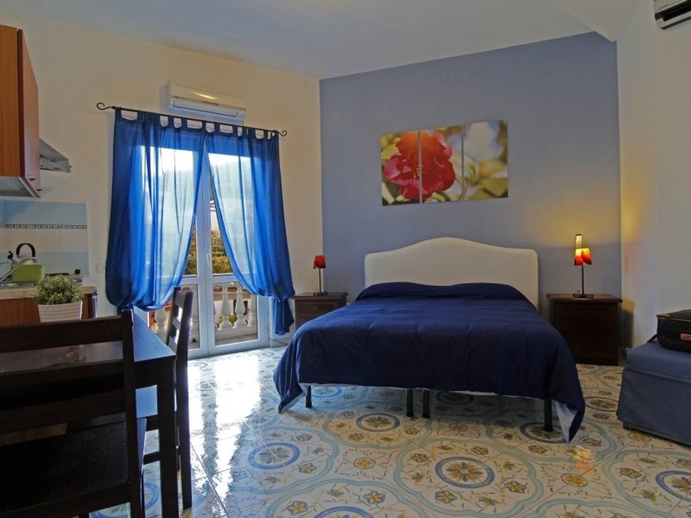 Sorrento-Town-Suites-Room-2