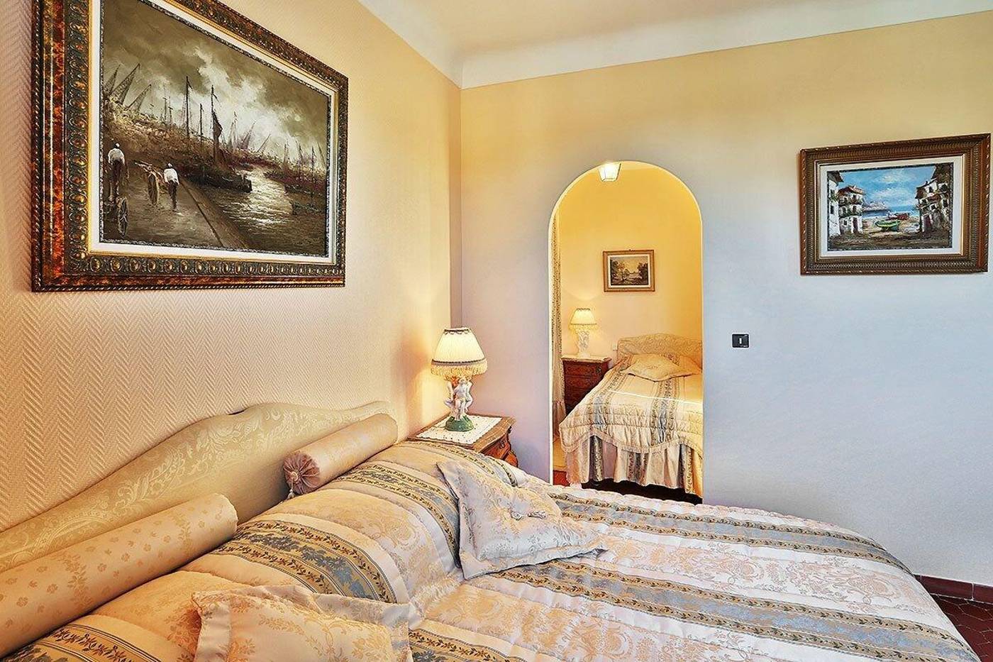 Chateau-de-Mei-Lese-Room-62