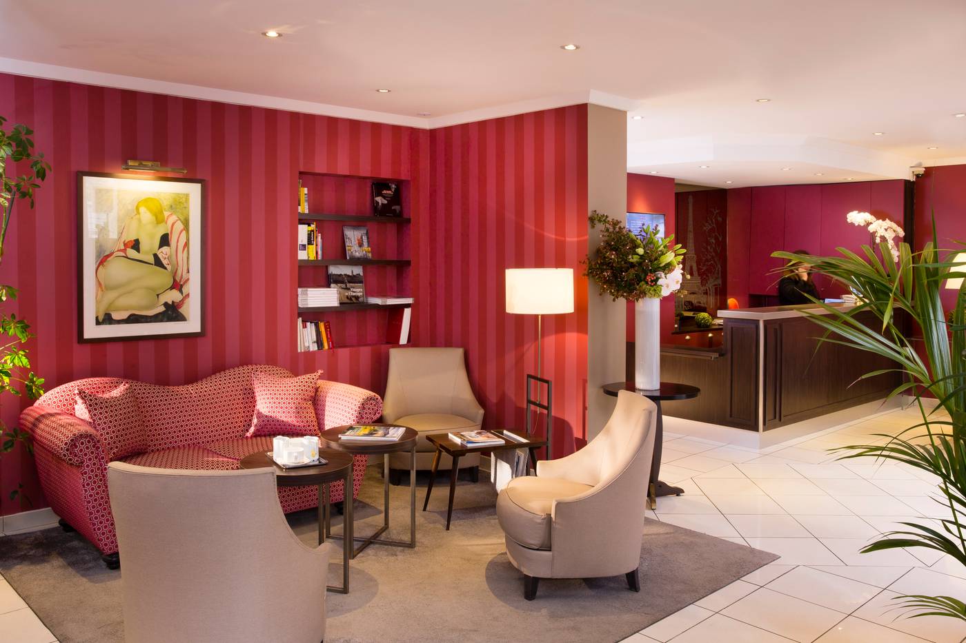 Europe-Tour-Eiffel-Lobby-13