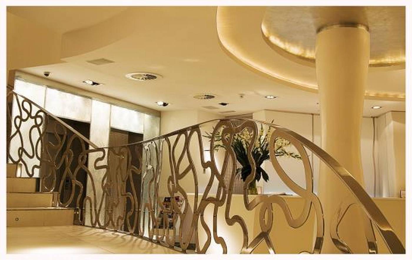 Room-Mate-Alicia-Lobby-13