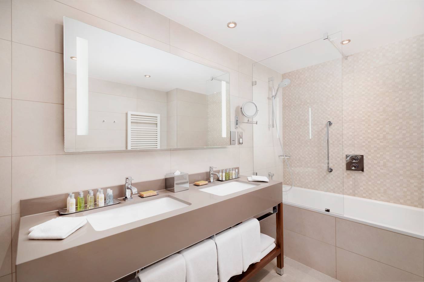 DoubleTree-by-Hilton-Krakow-Hotel---Convention-Cen-Room-41