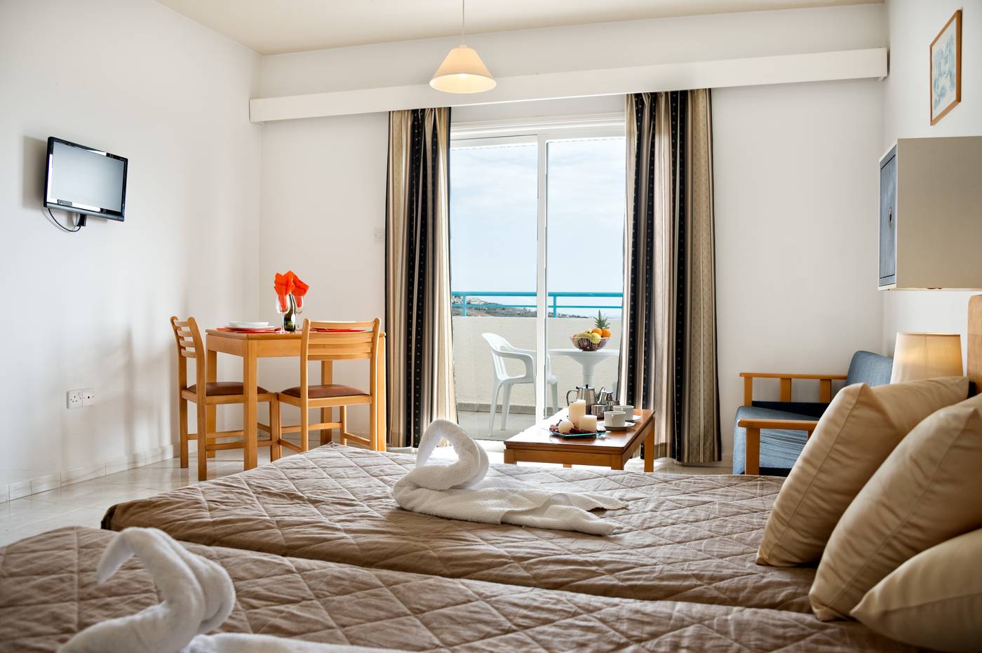 Sunny-Hill-Room-8