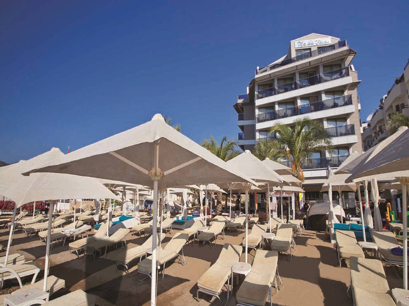 Malibu-Beach-Hotel-Beach-10