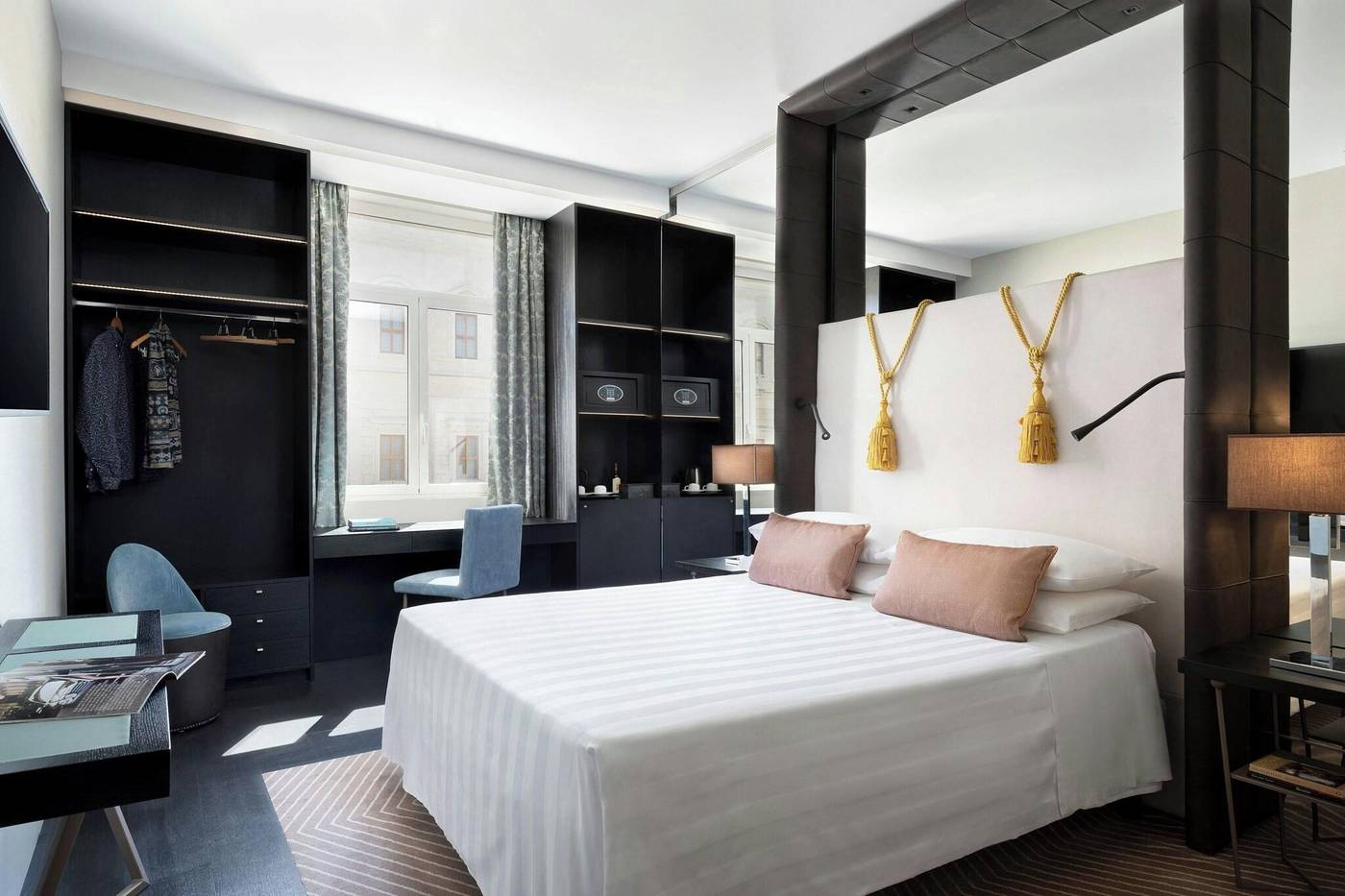 Sina-Bernini-Bristol--Autograph-Collection-Room-26