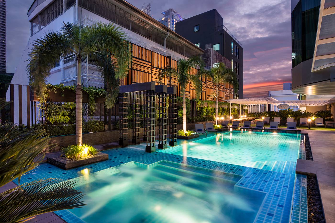 Solitaire-Bangkok-Sukhumvit-11-Pool-2