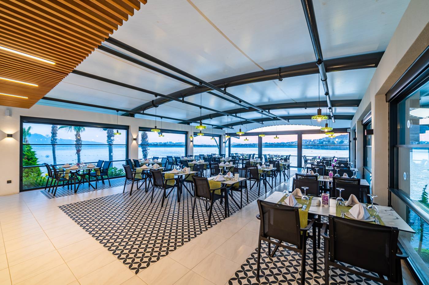 Kefaluka-Resort-Restaurant-51