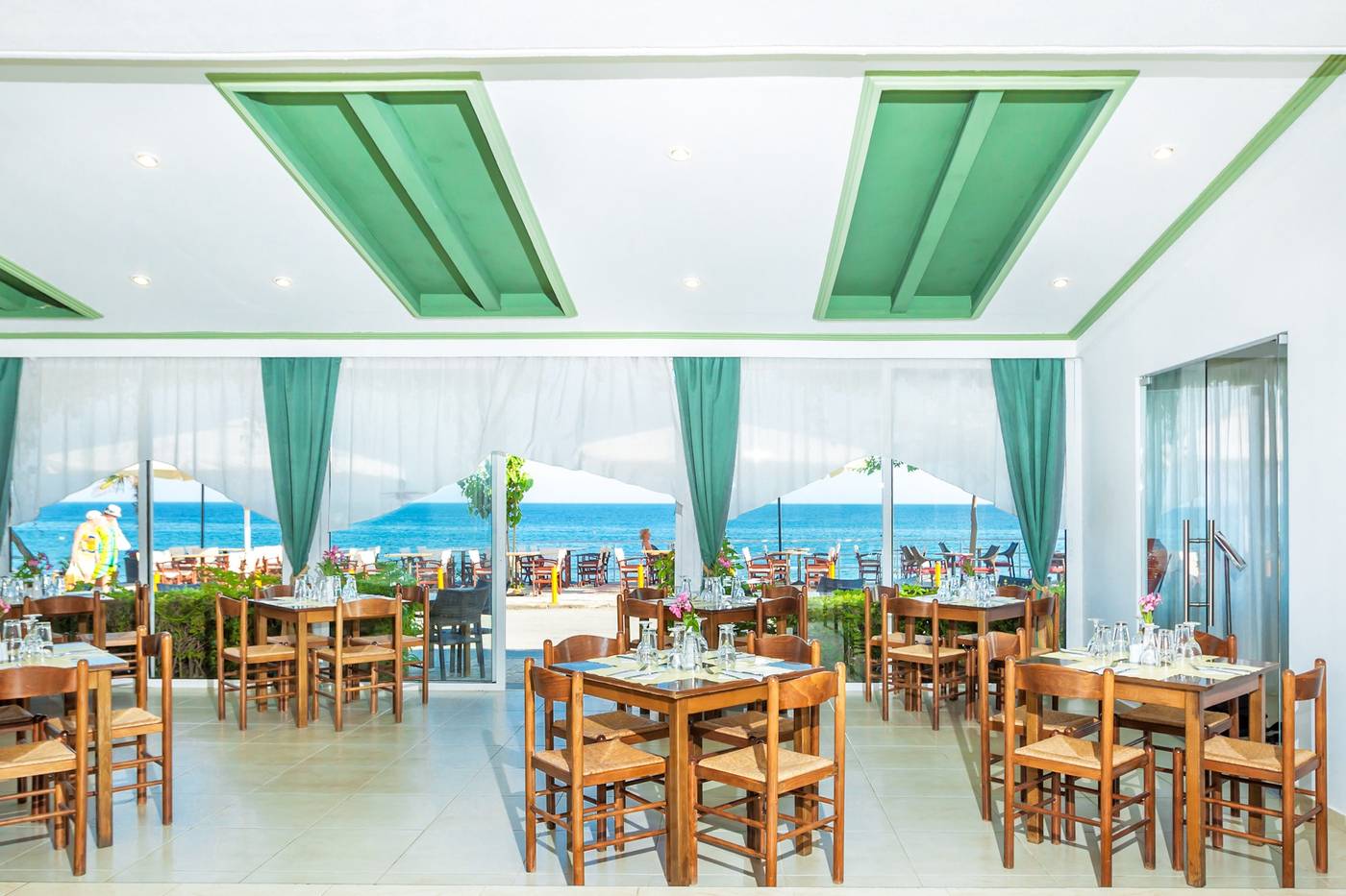 Dolphin-Beach-Hotel-Restaurant-24