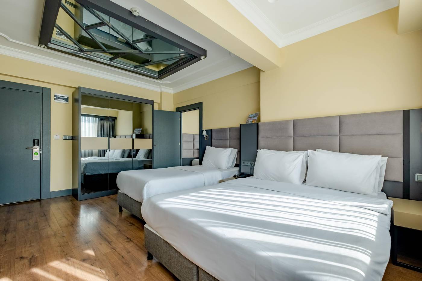 Frt-Airlines-Otel-Room-21