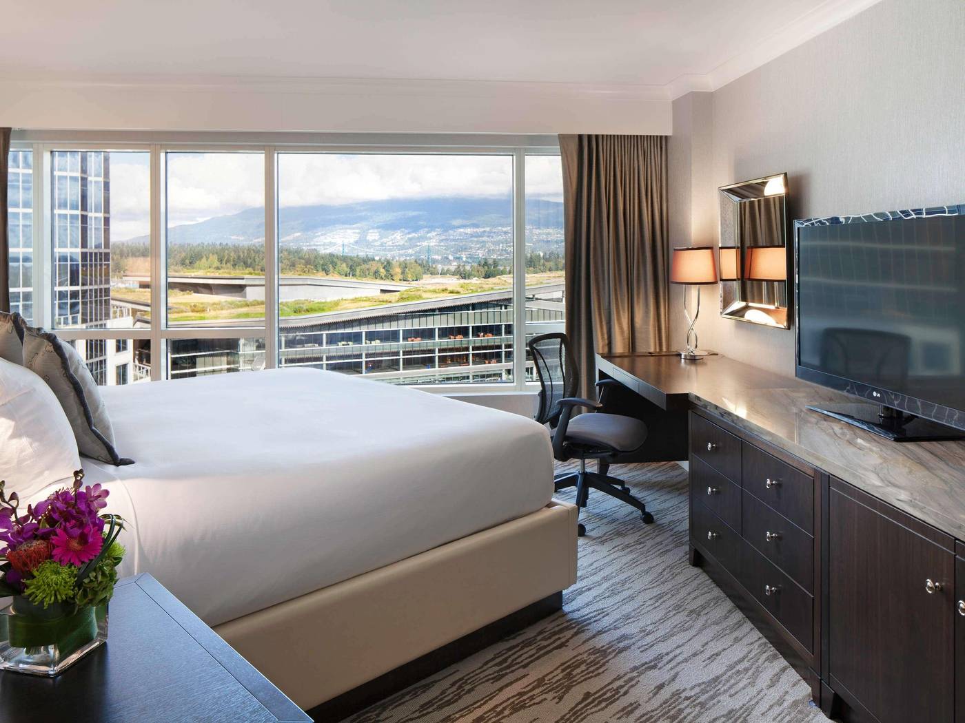 Fairmont-Waterfront-Room-35
