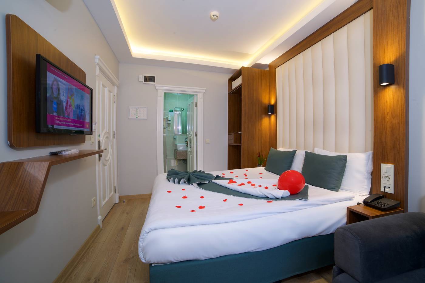 Hotel-Black-Tulip-Room-29