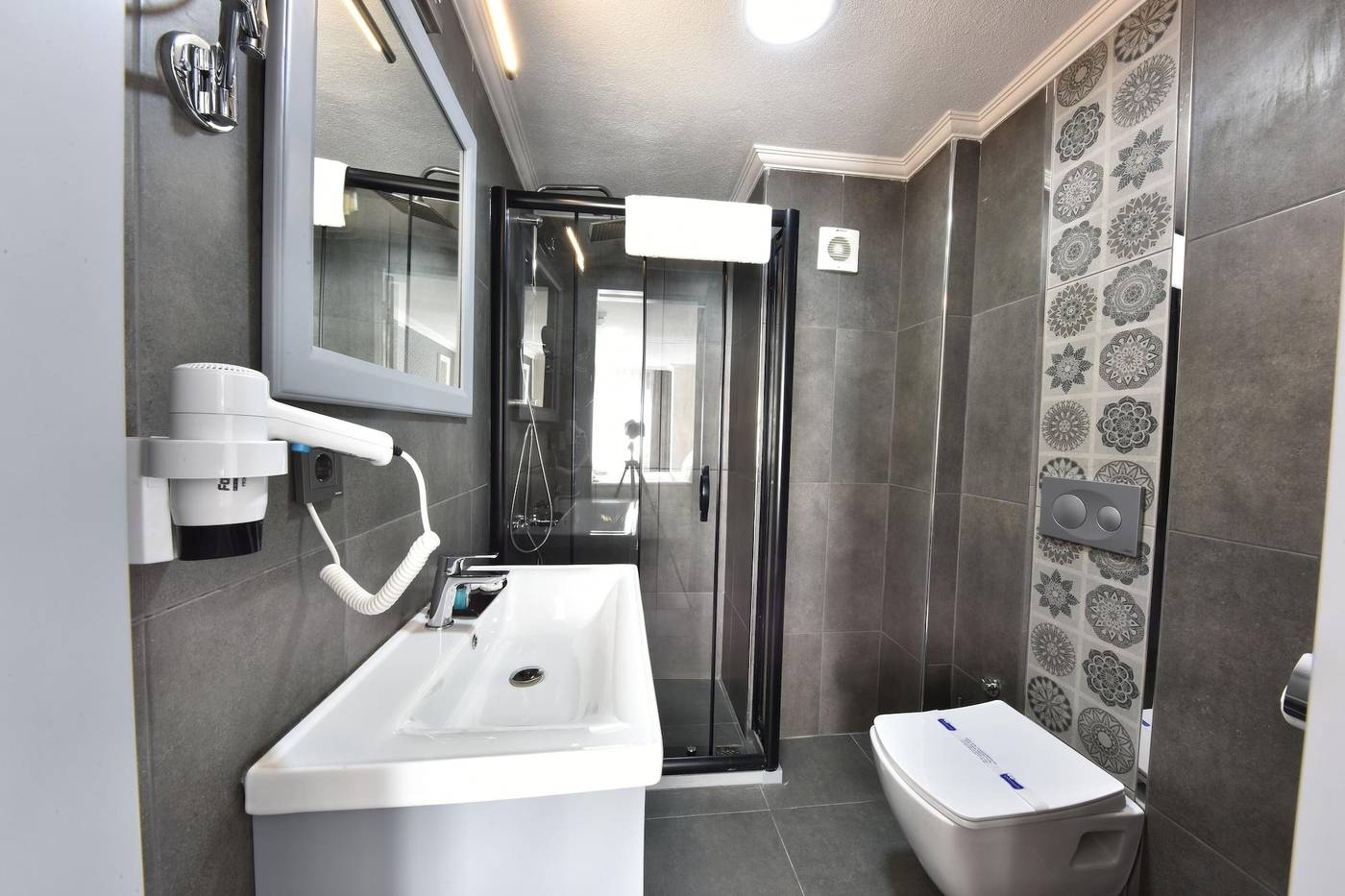 Almina-Inn-Hotel-Room-18