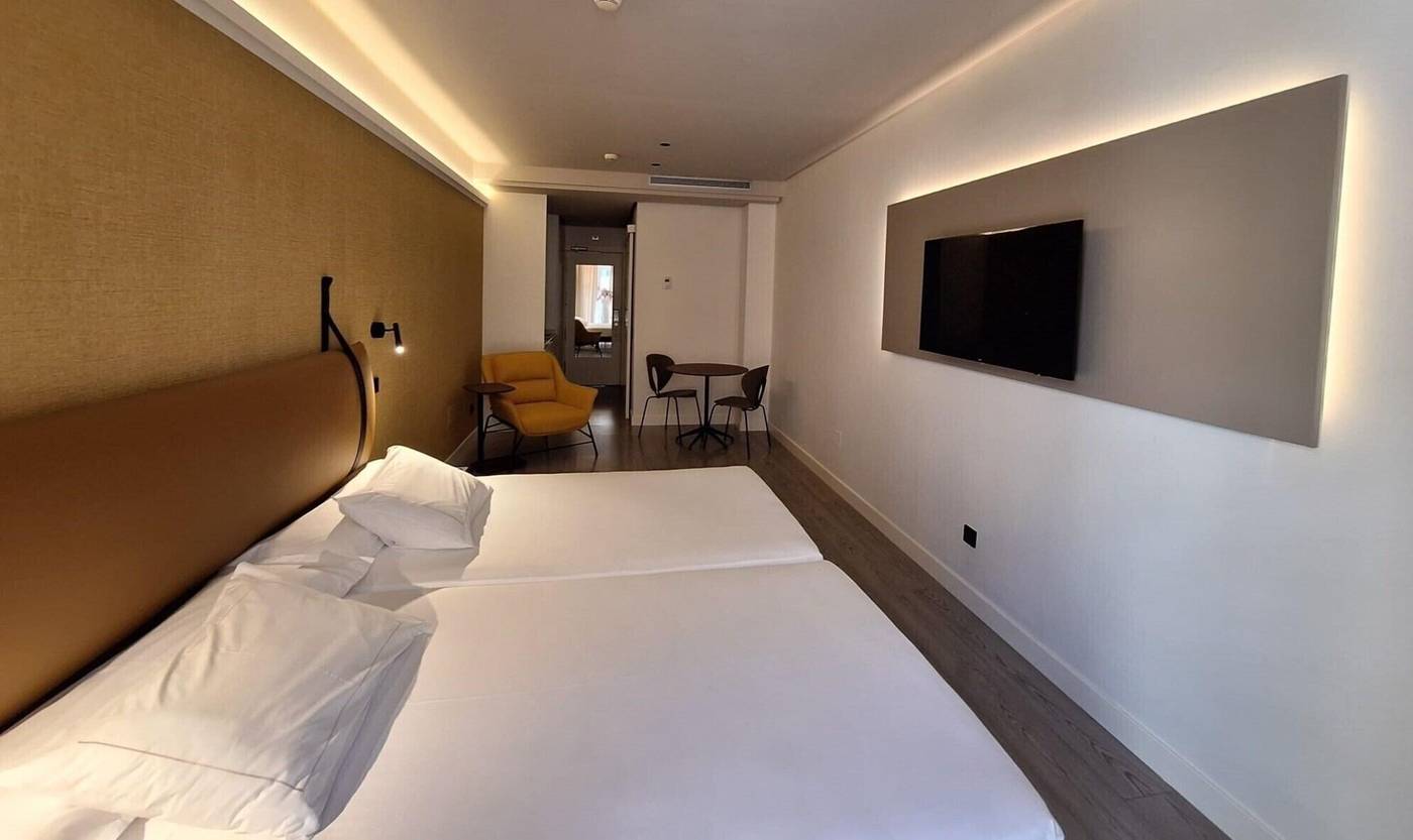 Suites-Viena-Plaza-de-Espa----a-Room-11