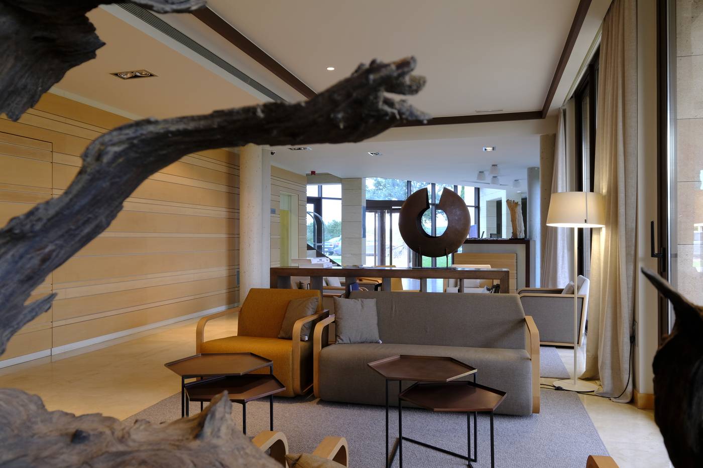 Mas-Sola-Lobby-50