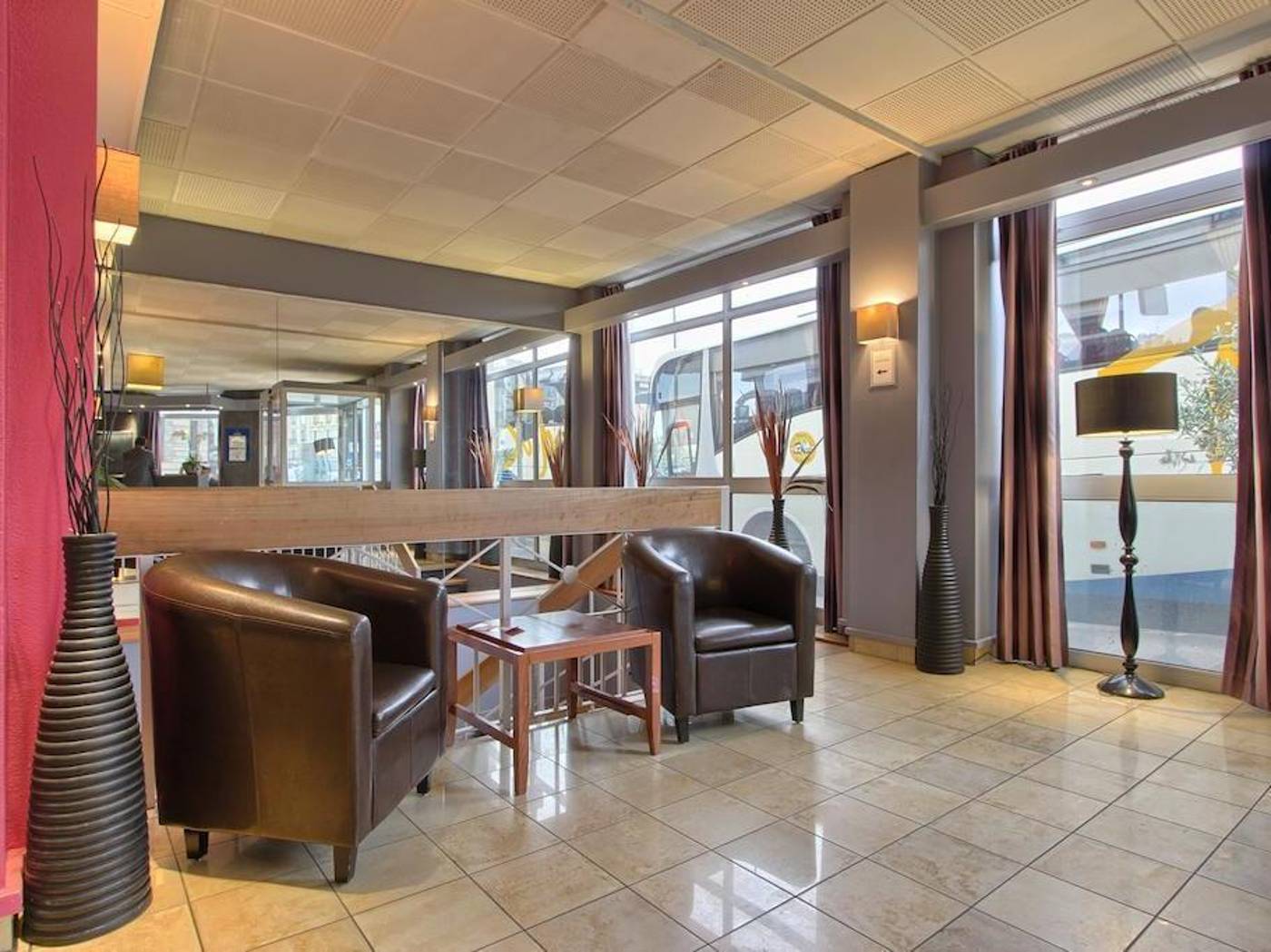 At-Gare-du-Nord-Lobby-2