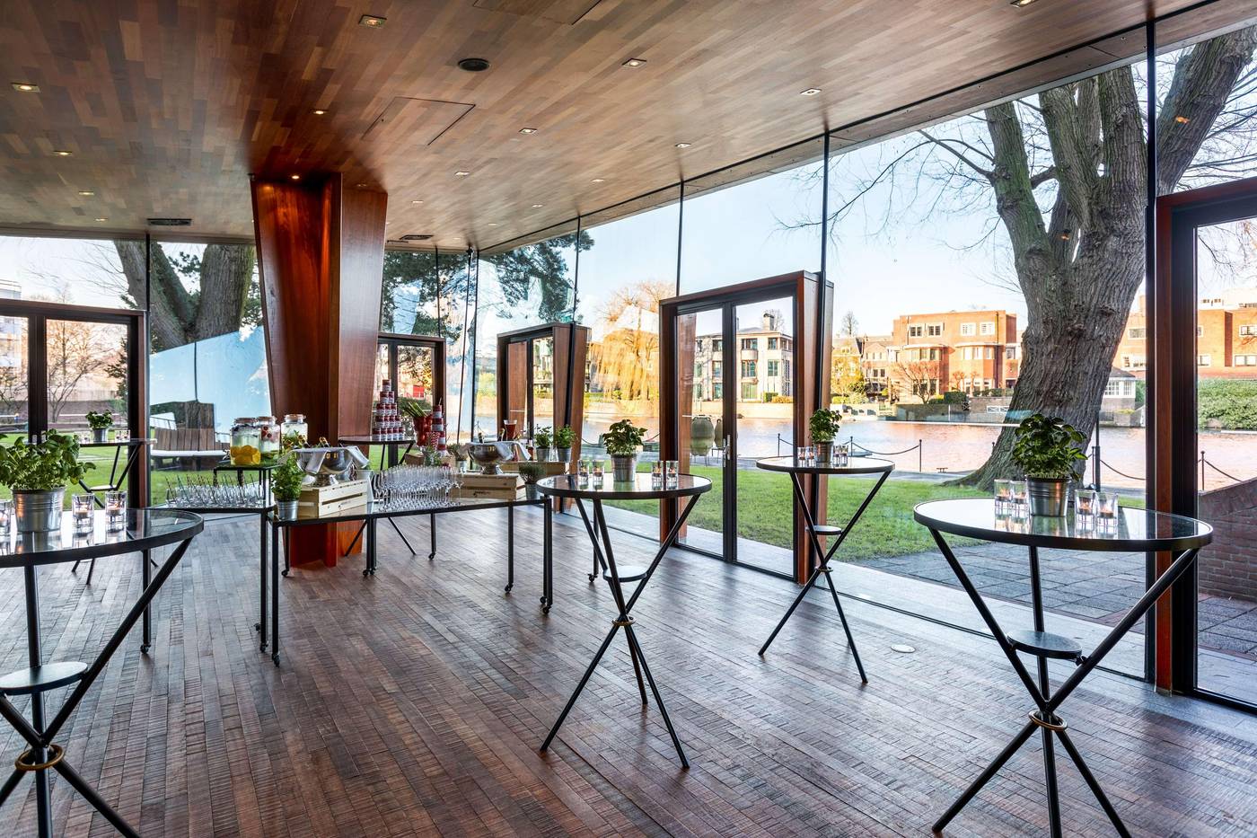 Hilton-Amsterdam-Lobby-10