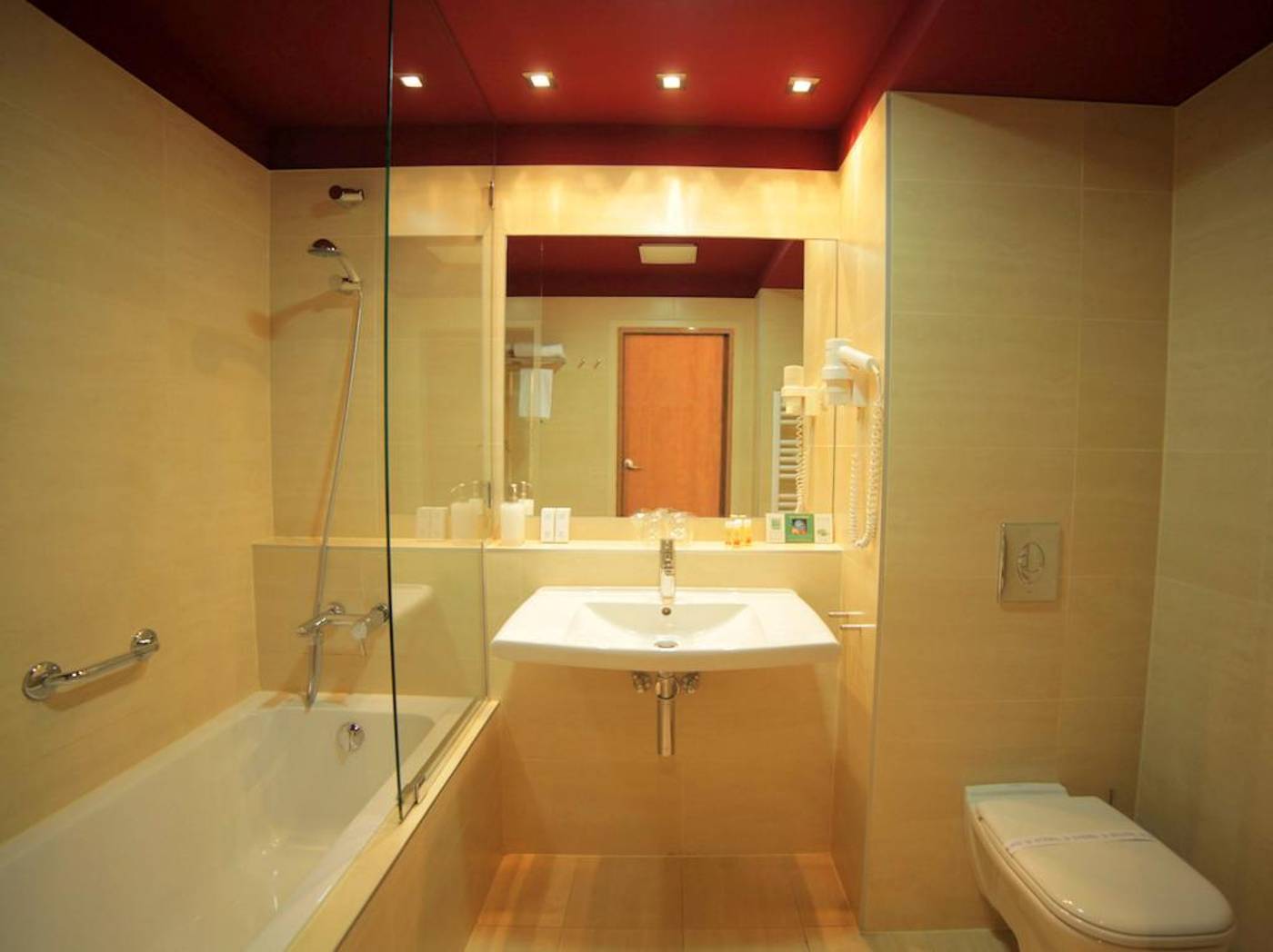 Hotel-Castle-Garden-Room-12