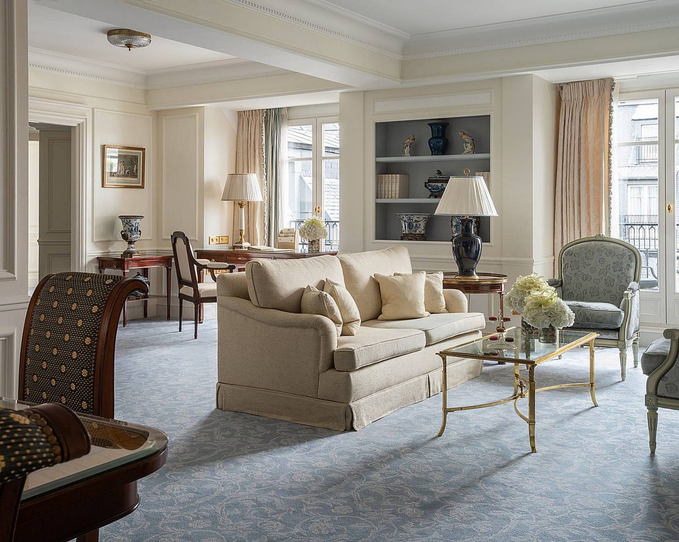 Four-Seasons-Hotel-Paris-Room-1