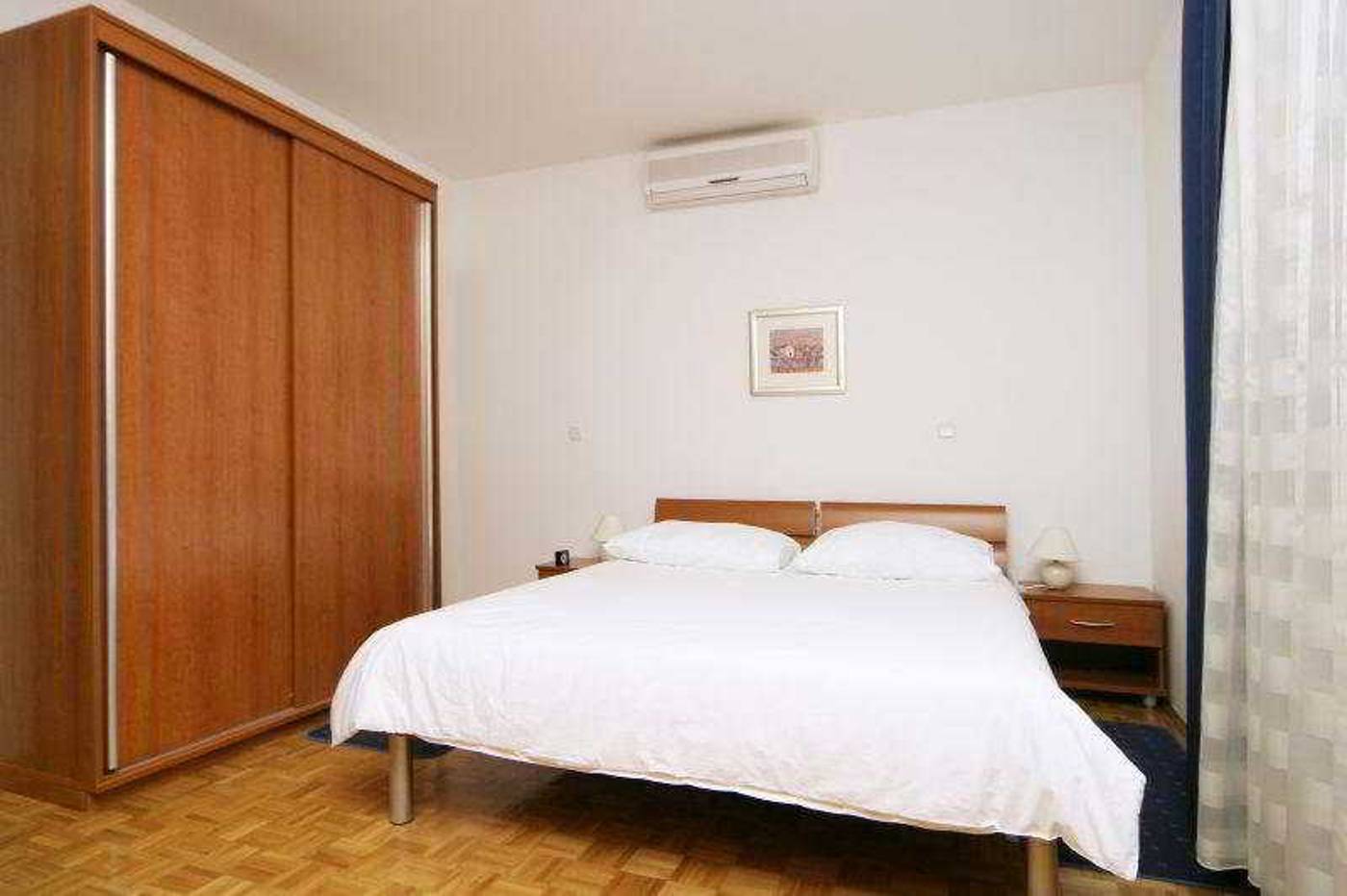 Villa-Pucisca-Room-11