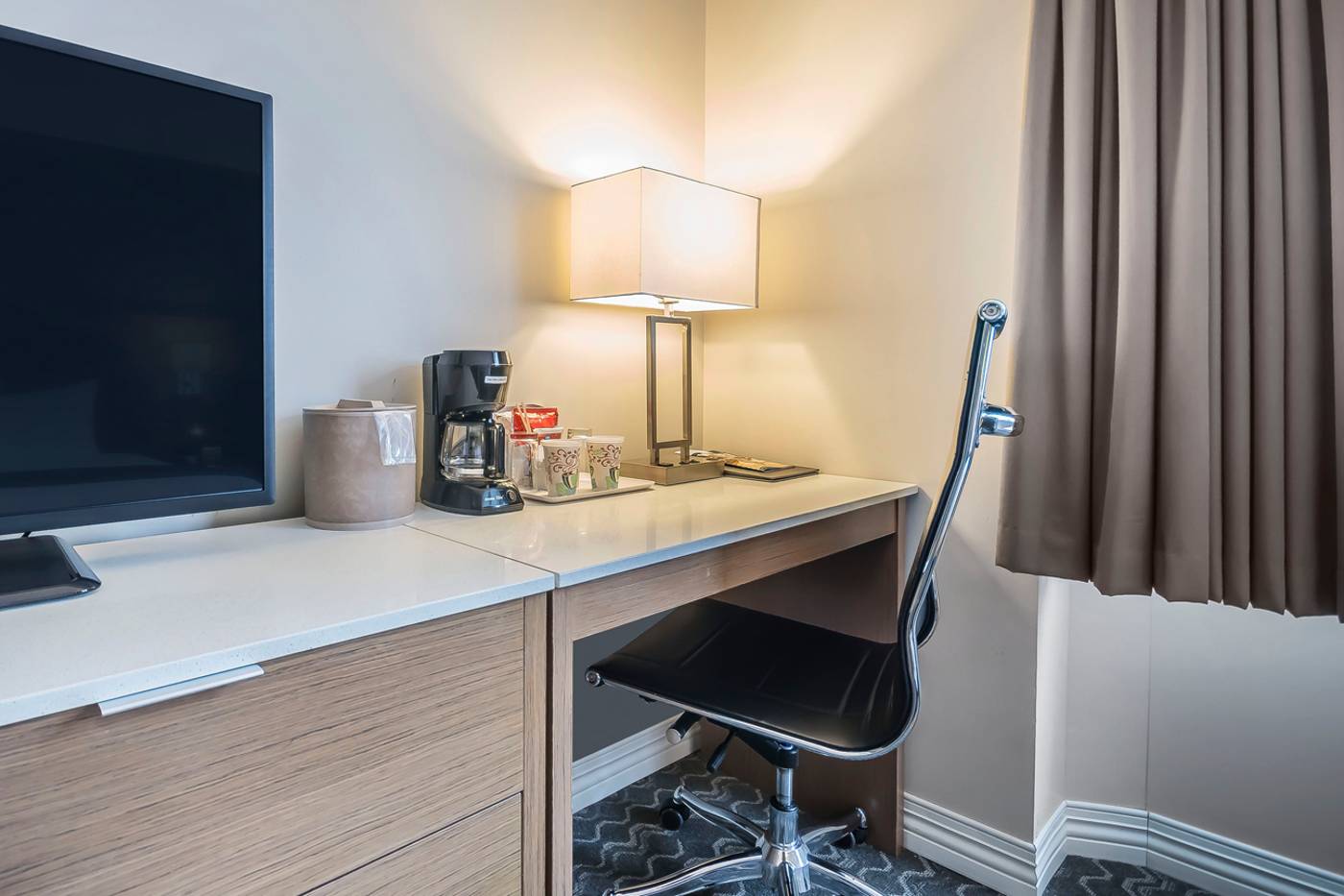 Best-Western-Plus-Vancouver-Airport-Hotel-Room-10
