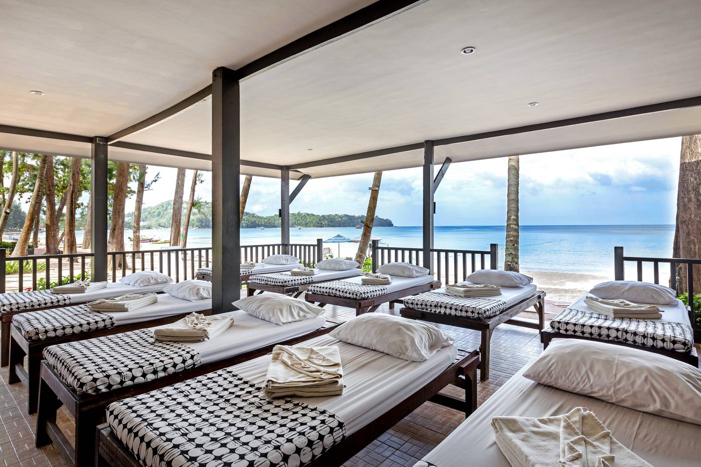 Sunwing-Bangtao-Beach-Sports-and-Entertainment-78