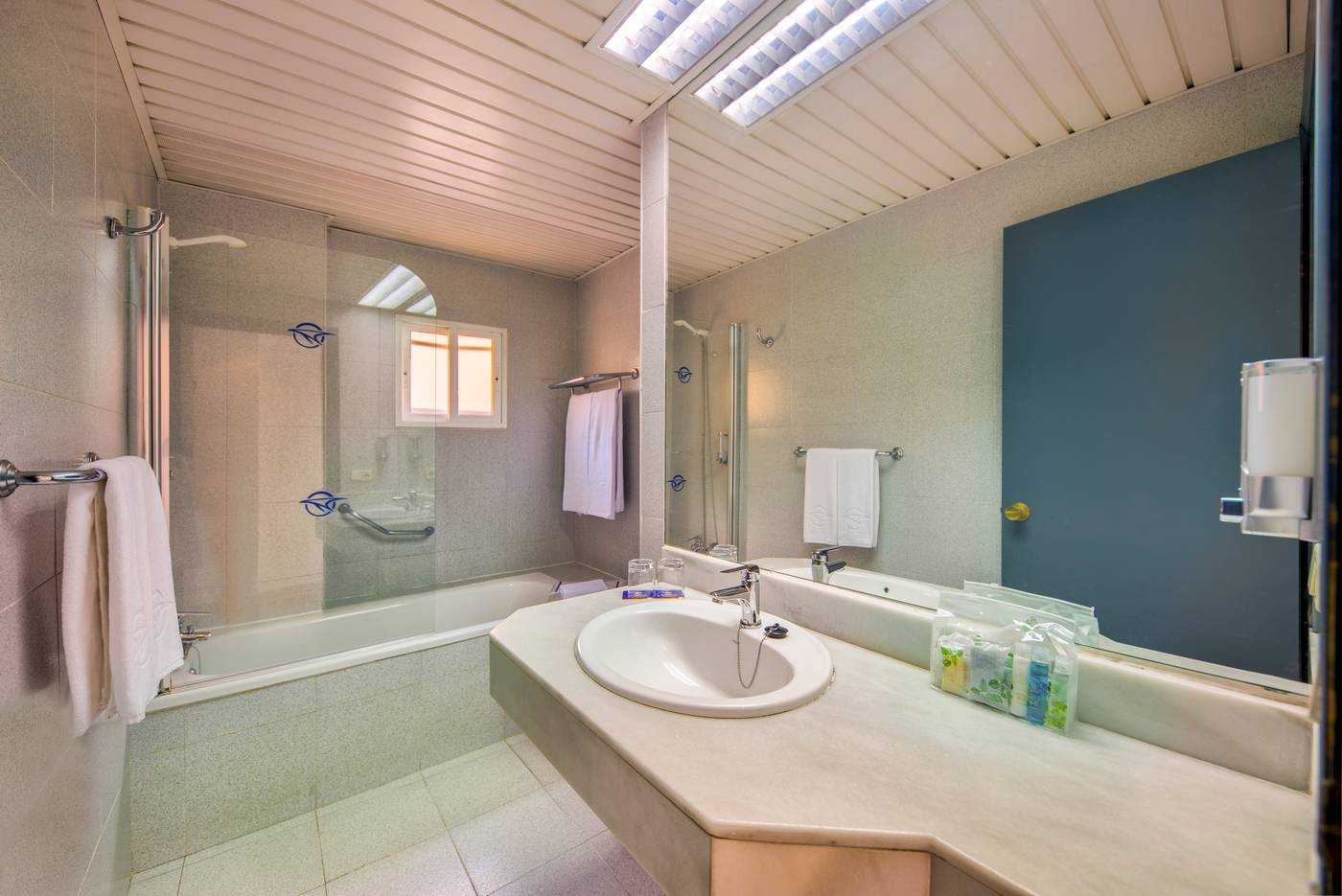 Globales-Gardenia-Room-23