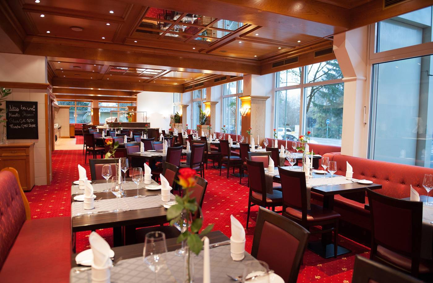 Holiday-Inn-Munich-South-Restaurant-38