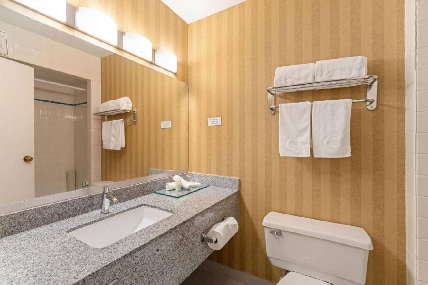 Executive Hotel Vancouver Airport-Canada-RICHMOND-Room-5