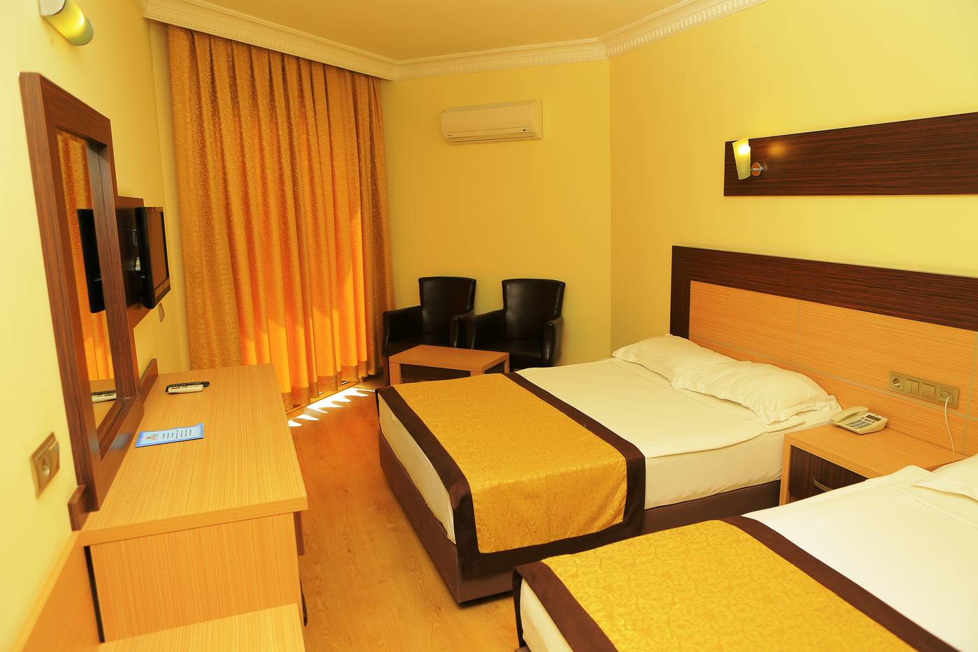 1-Std Room-3.JPG