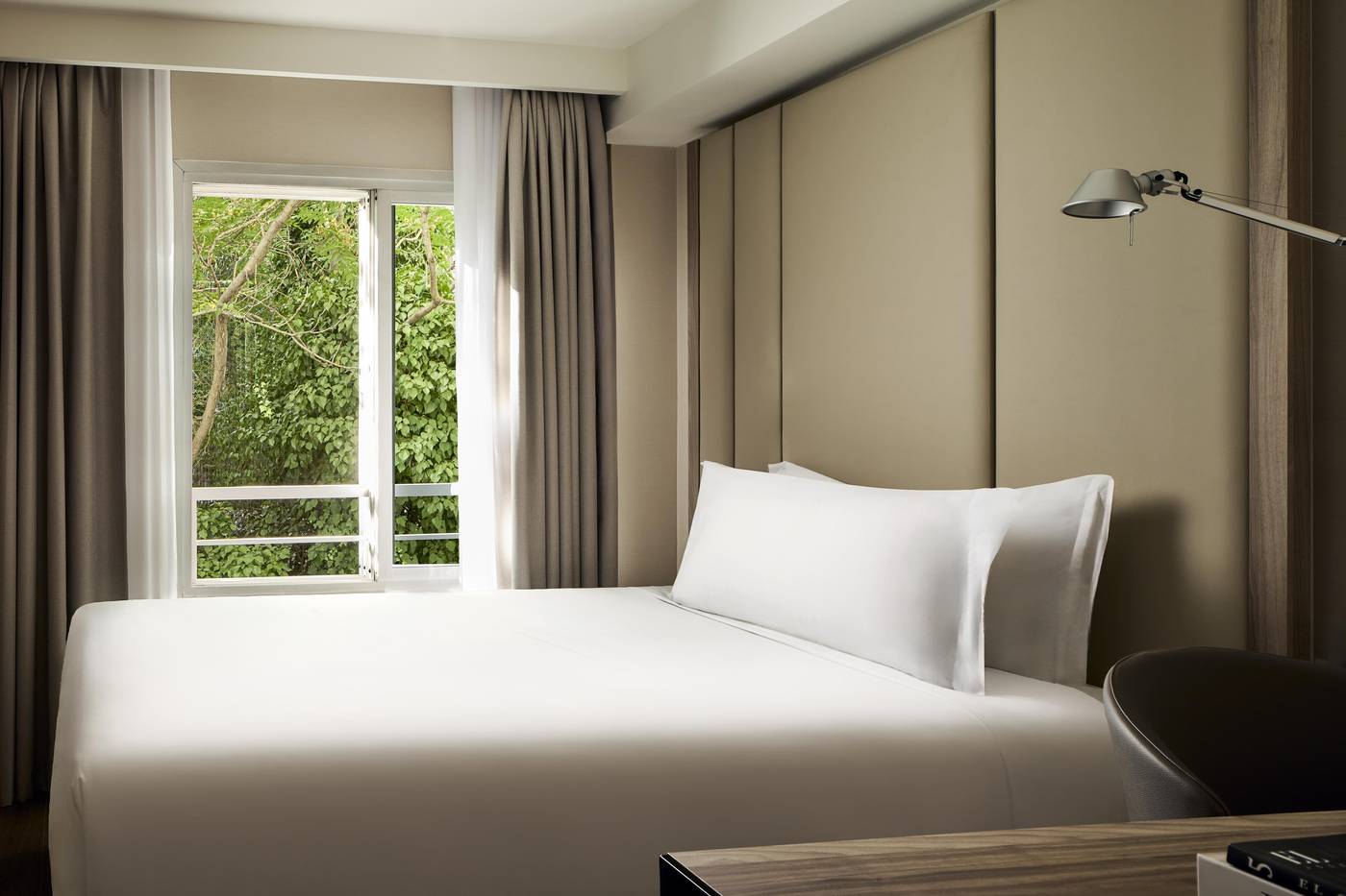 NH-Paseo-de-la-Habana-Room-32