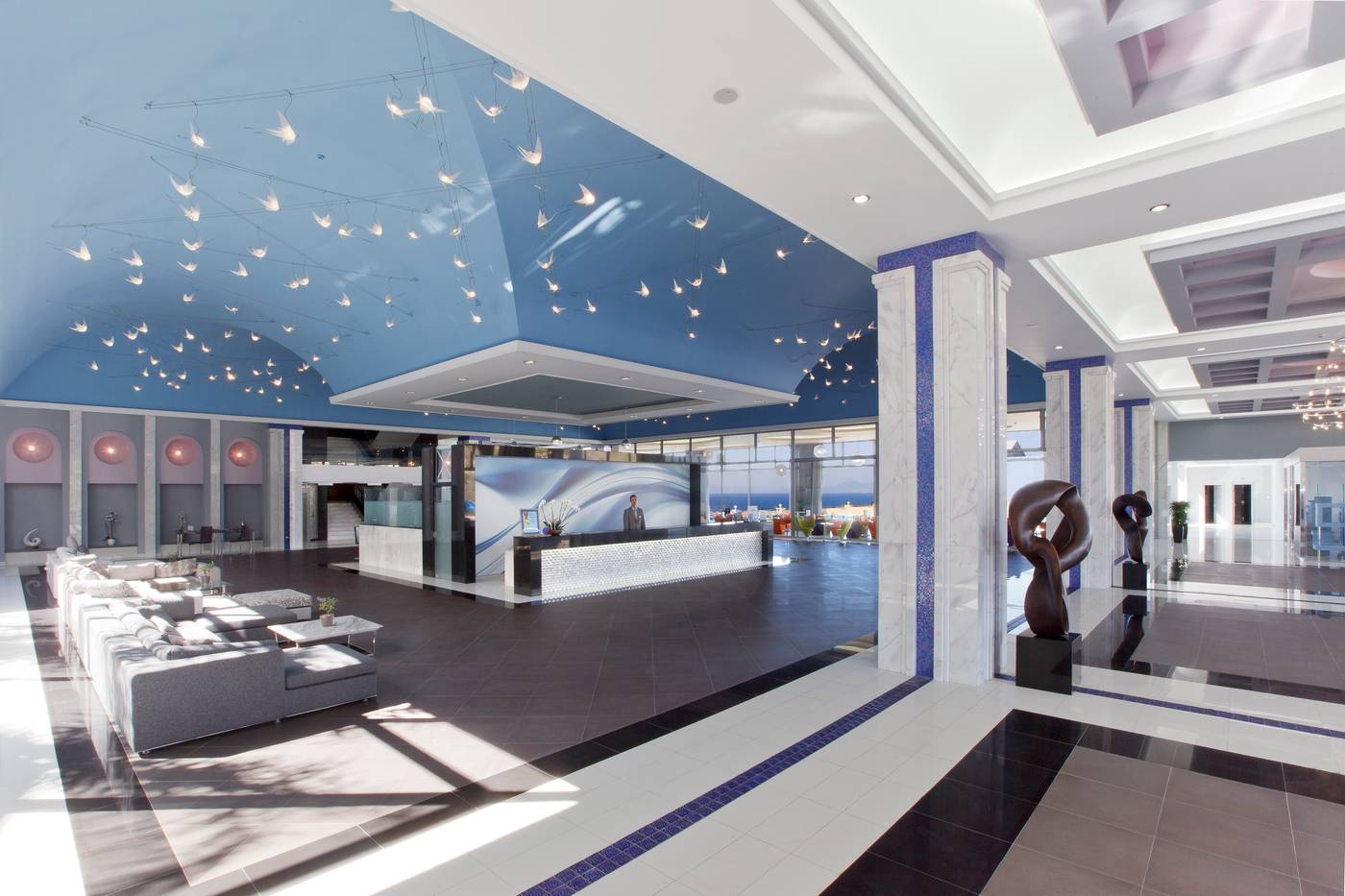 Atrium-Platinum-Luxury-Resort---Spa-Lobby-44