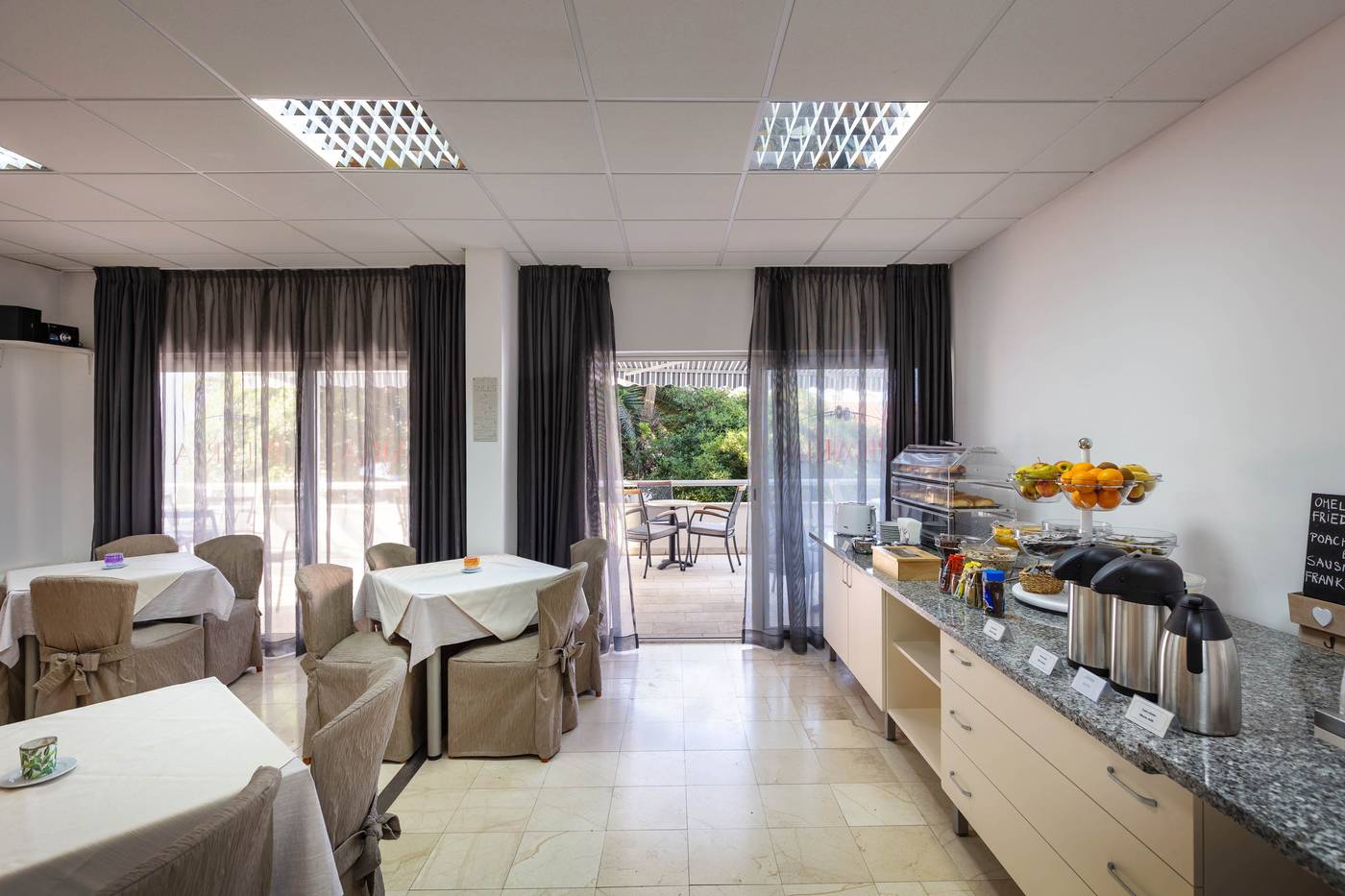 Pharia-Aparthotel-Restaurant-27