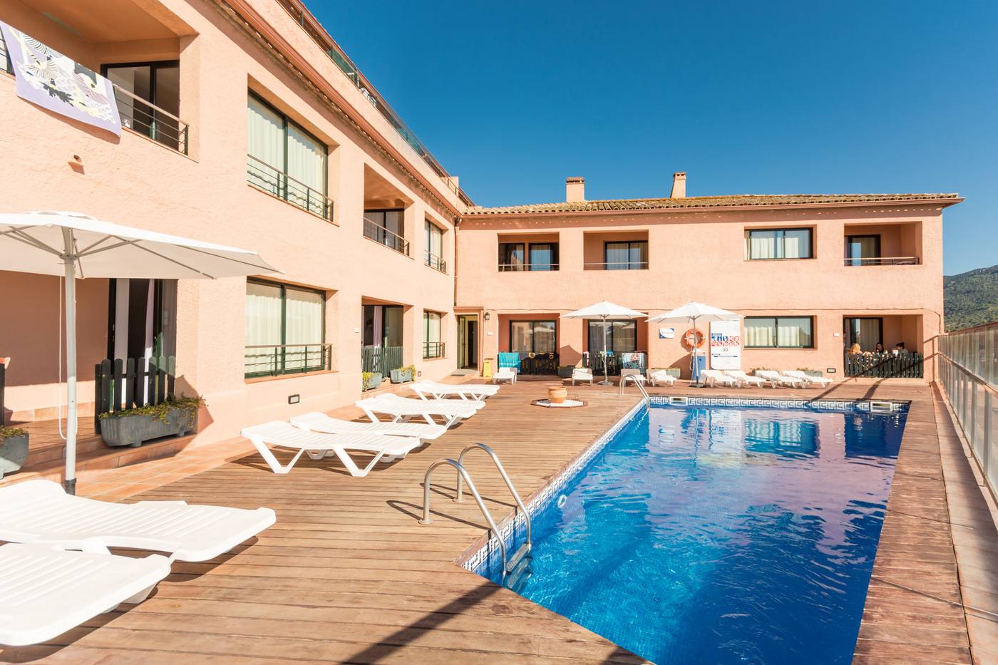 Pierre---Vacances-Villa-Roma-Pool-1