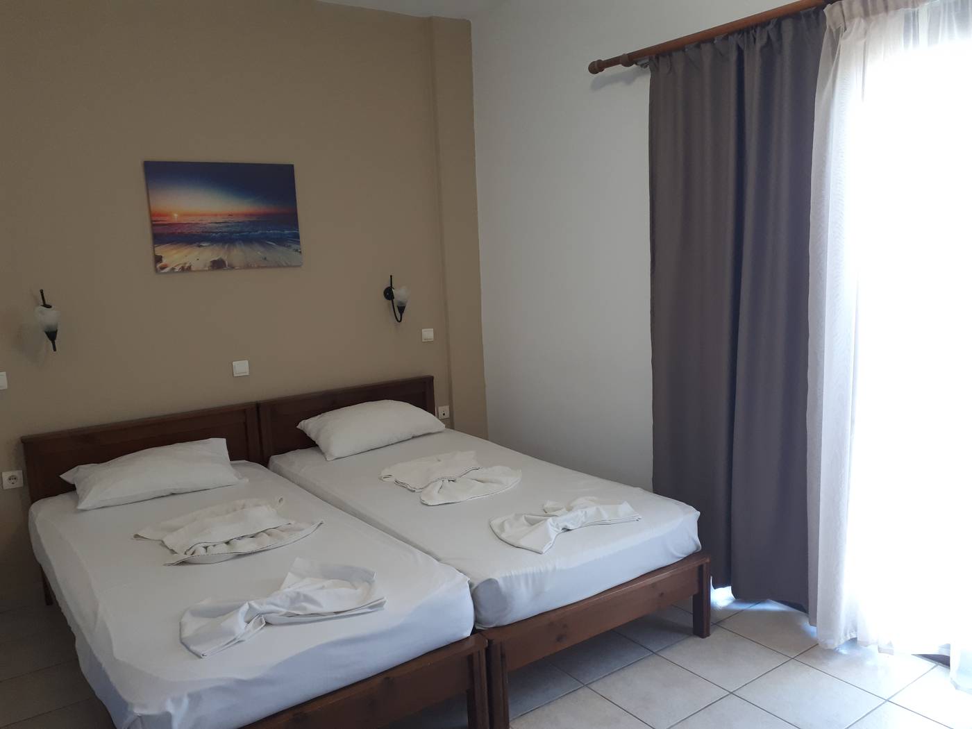 Lola-Apartments-Room-12