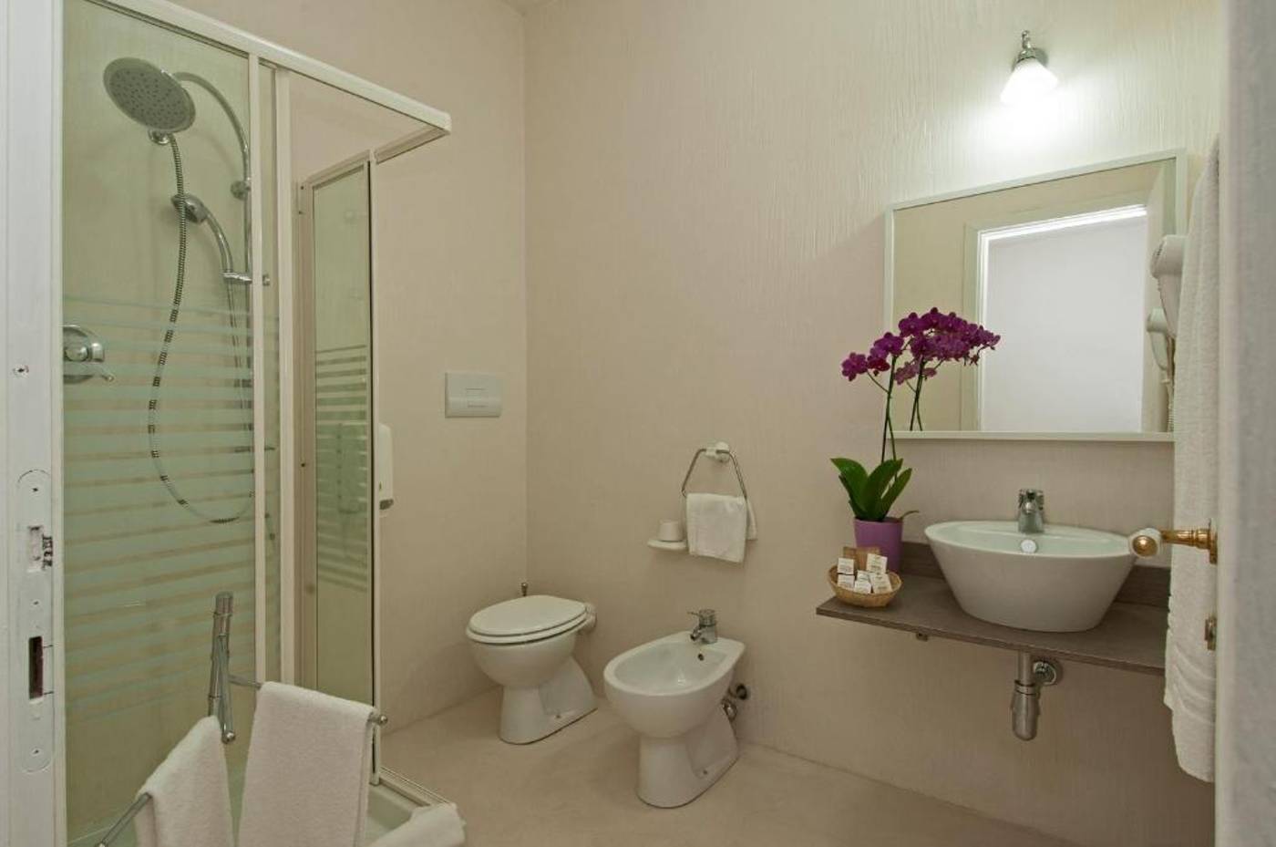 Palau-Resort-Room-23