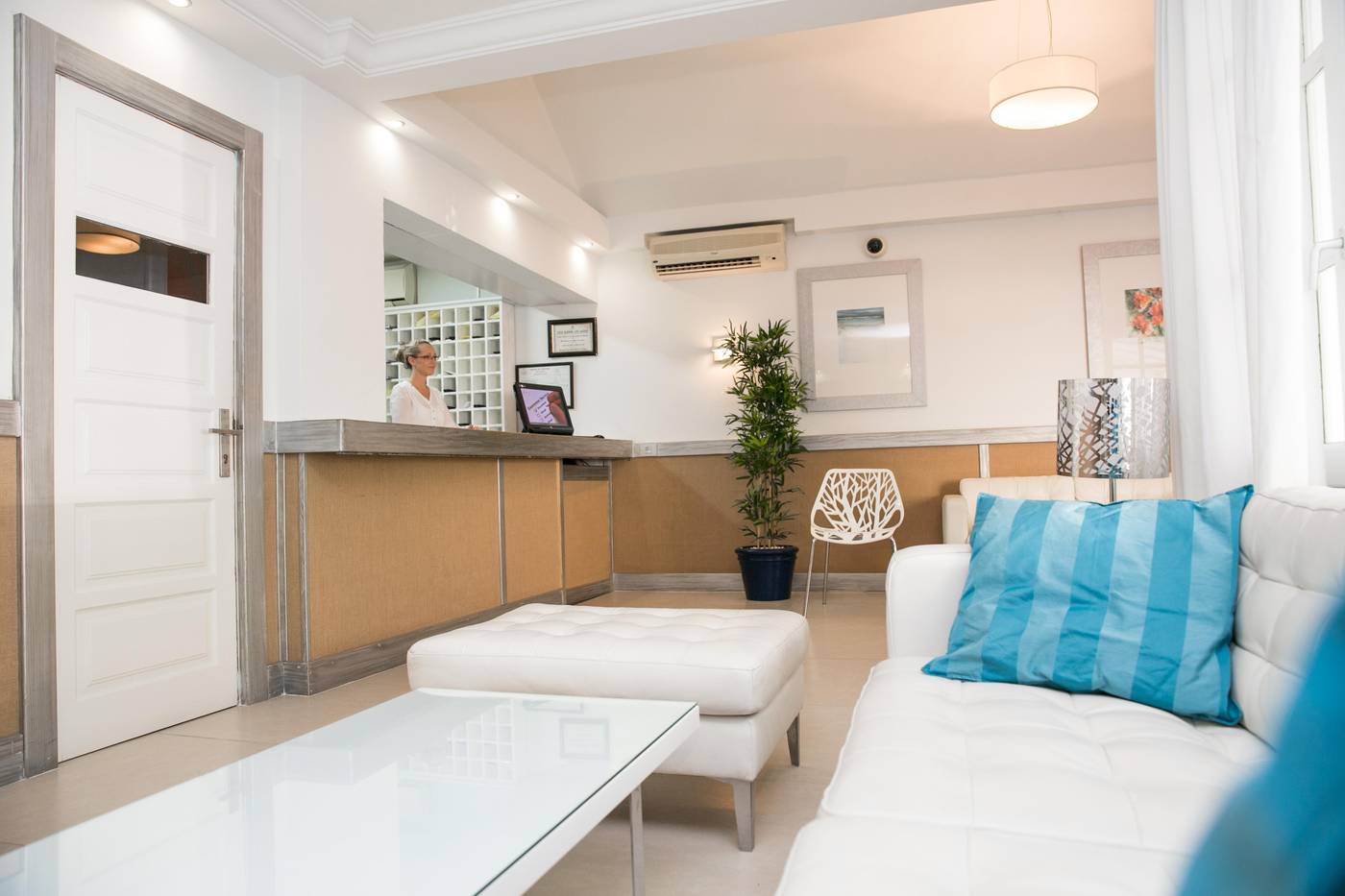 Apartamentos-LIVVO-Las-Gaviotas-Lobby-62